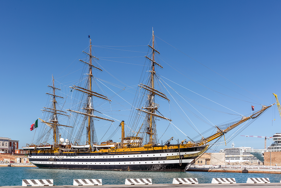 Amerigo Vespucci nel porto di Ancona