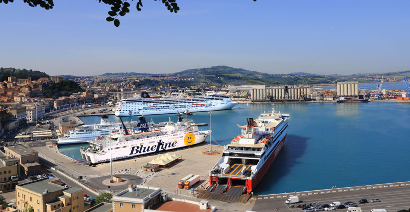 Porto di Ancona: stime di traffico per il weekend di Ferragosto e misure di sicurezza per l’innalzamento del livello di allerta nei porti italiani.