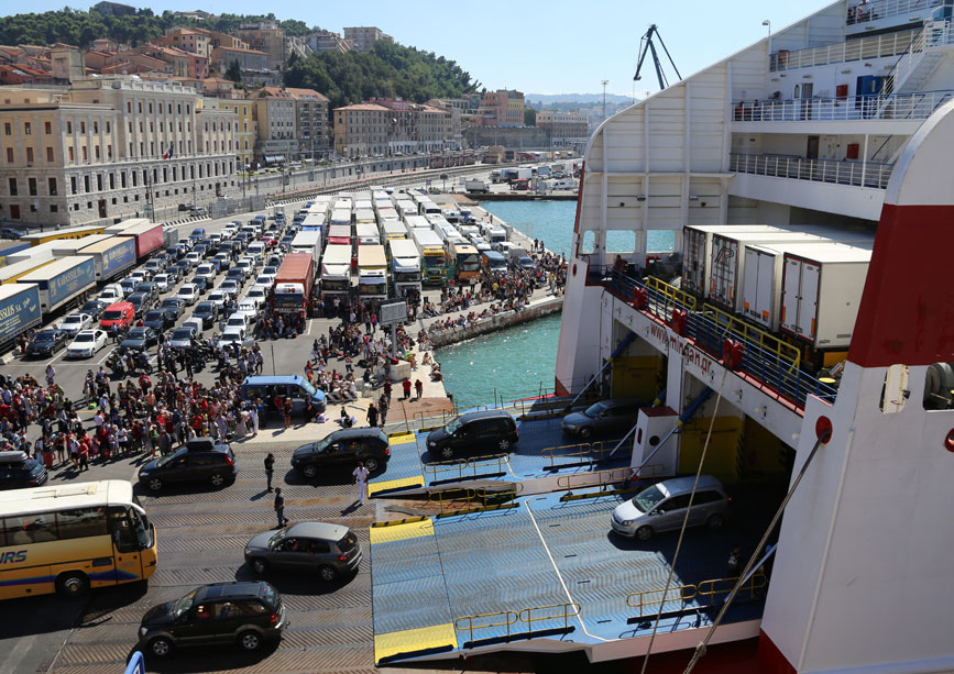 Porto di Ancona: 40 mila passeggeri per il primo week end di agosto