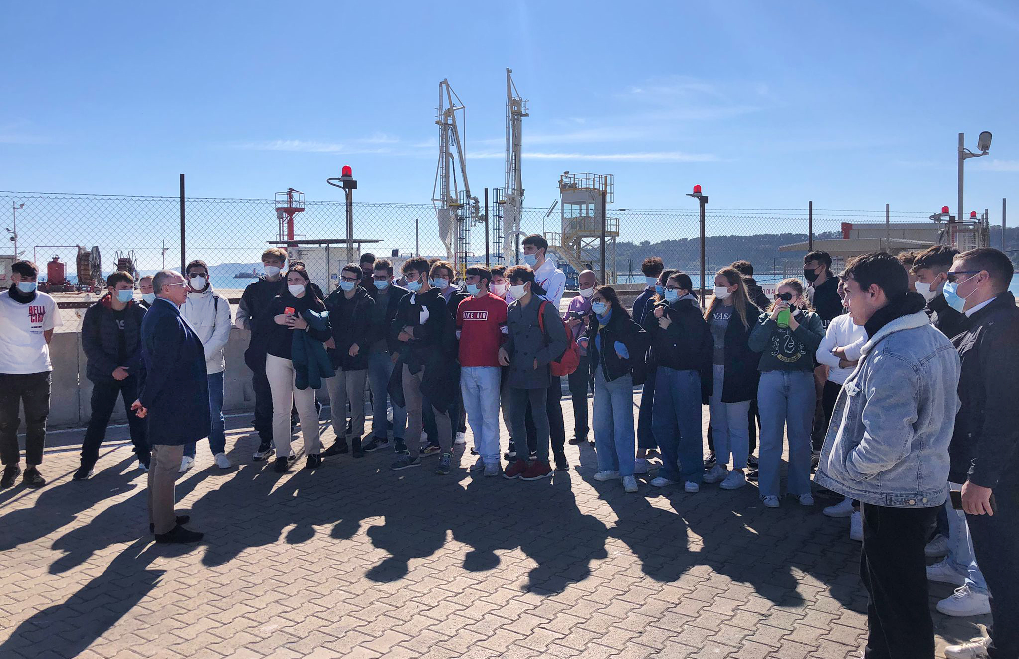 Italian port days: visita studenti Nautico nel porto di Ortona