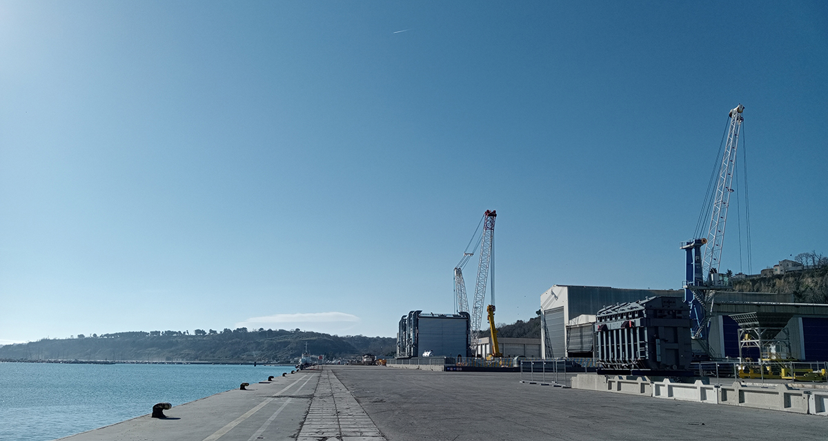 Porto di Ortona: affidato intervento elettrificazione banchine dove operano le gru semoventi