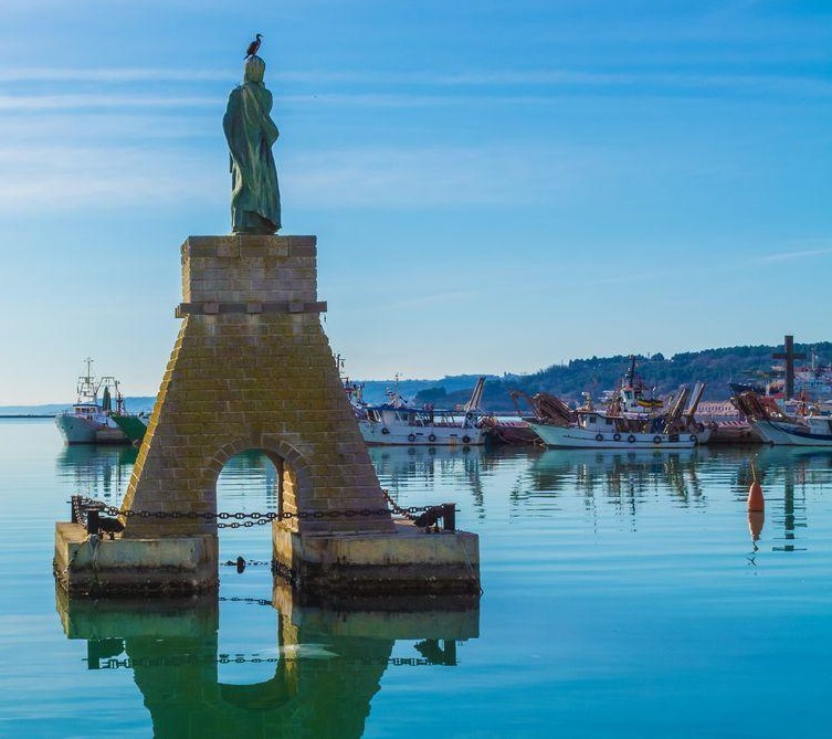 Porto di Ortona: intervento su statua San Tommaso