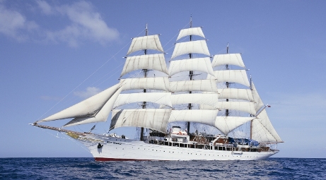 Crociere: il fantastico veliero Sea Cloud al porto di Ancona