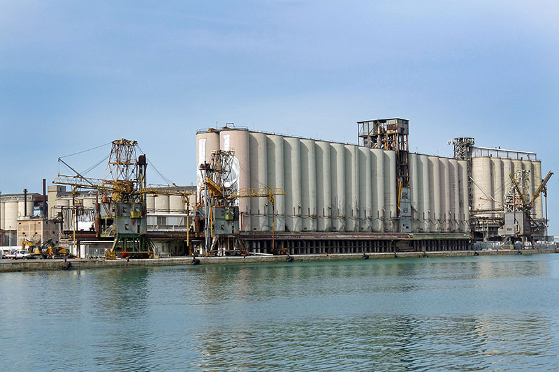 Porto di Ancona: ordinanza lavori demolizione silos darsena Marche