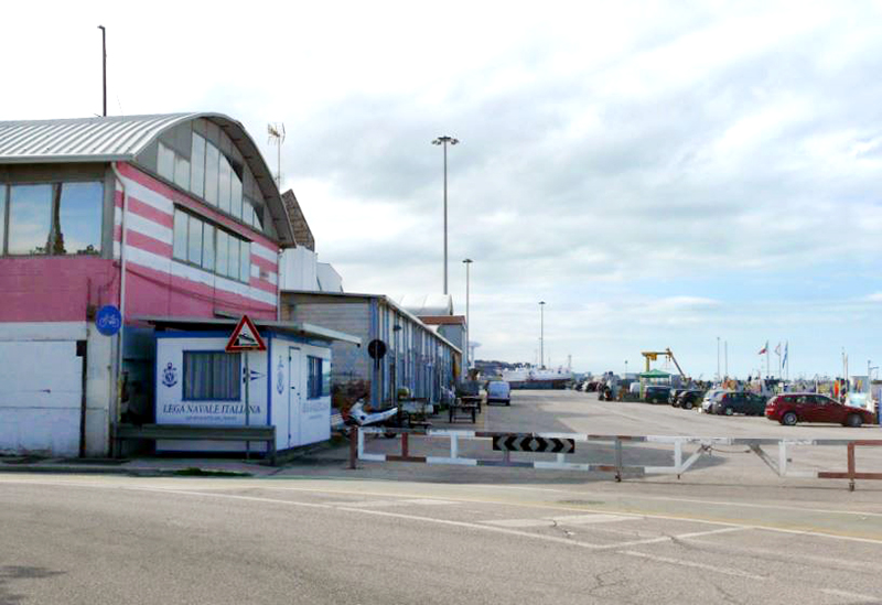 Porto di San Benedetto del Tronto: soluzione per i box della piccola pesca